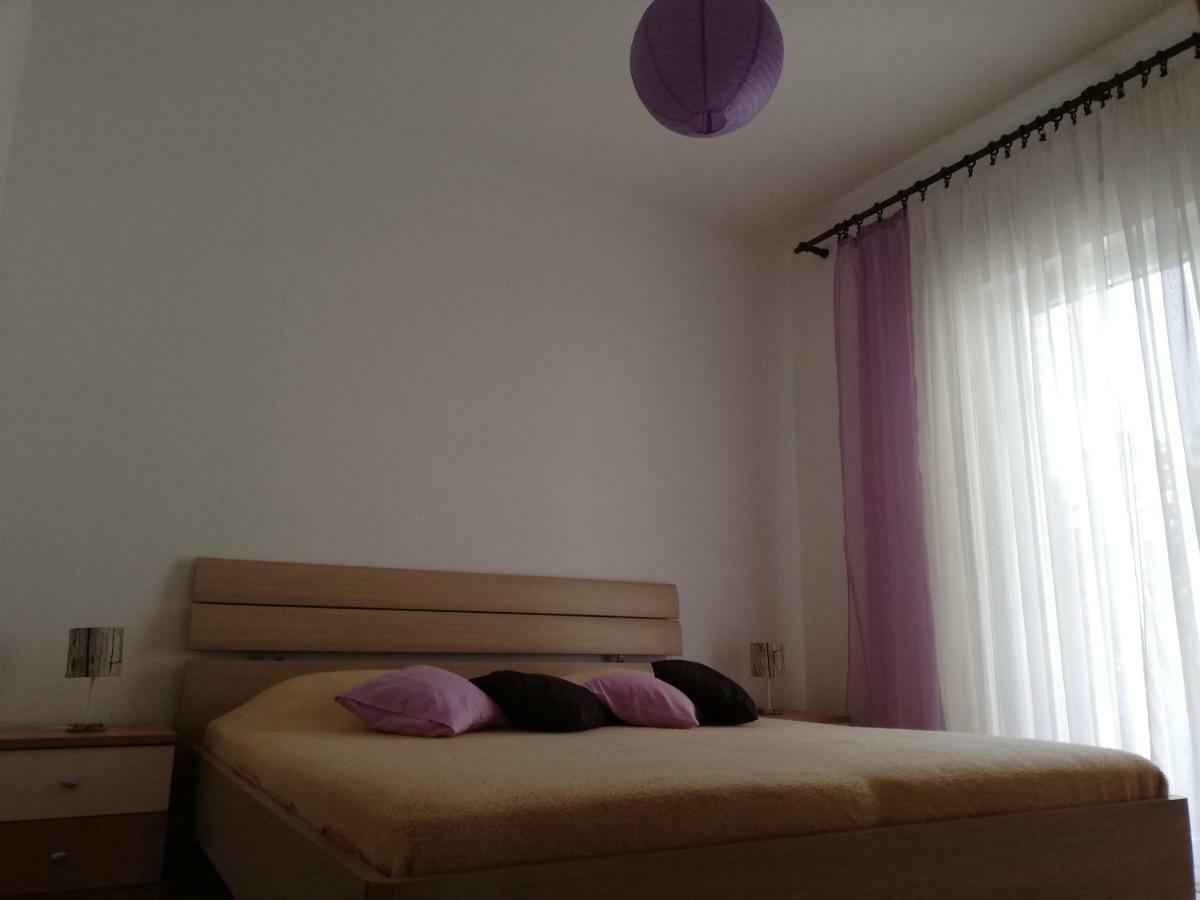 Spacious Family Apartment With Parking In The Shade And Barbecue House Šibenik Esterno foto