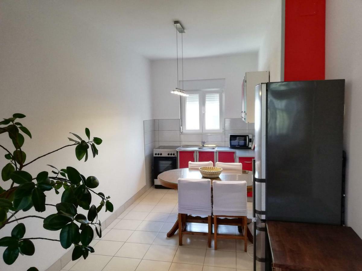 Spacious Family Apartment With Parking In The Shade And Barbecue House Šibenik Esterno foto