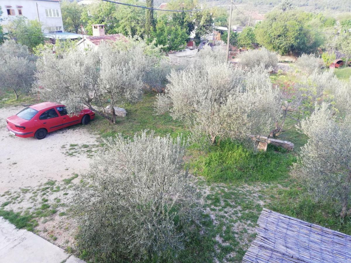 Spacious Family Apartment With Parking In The Shade And Barbecue House Šibenik Esterno foto