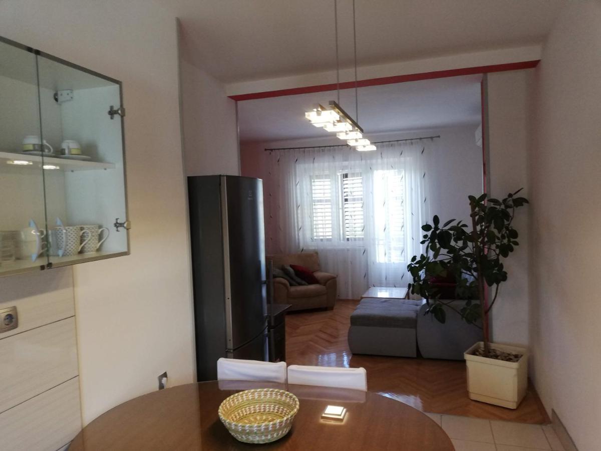 Spacious Family Apartment With Parking In The Shade And Barbecue House Šibenik Esterno foto
